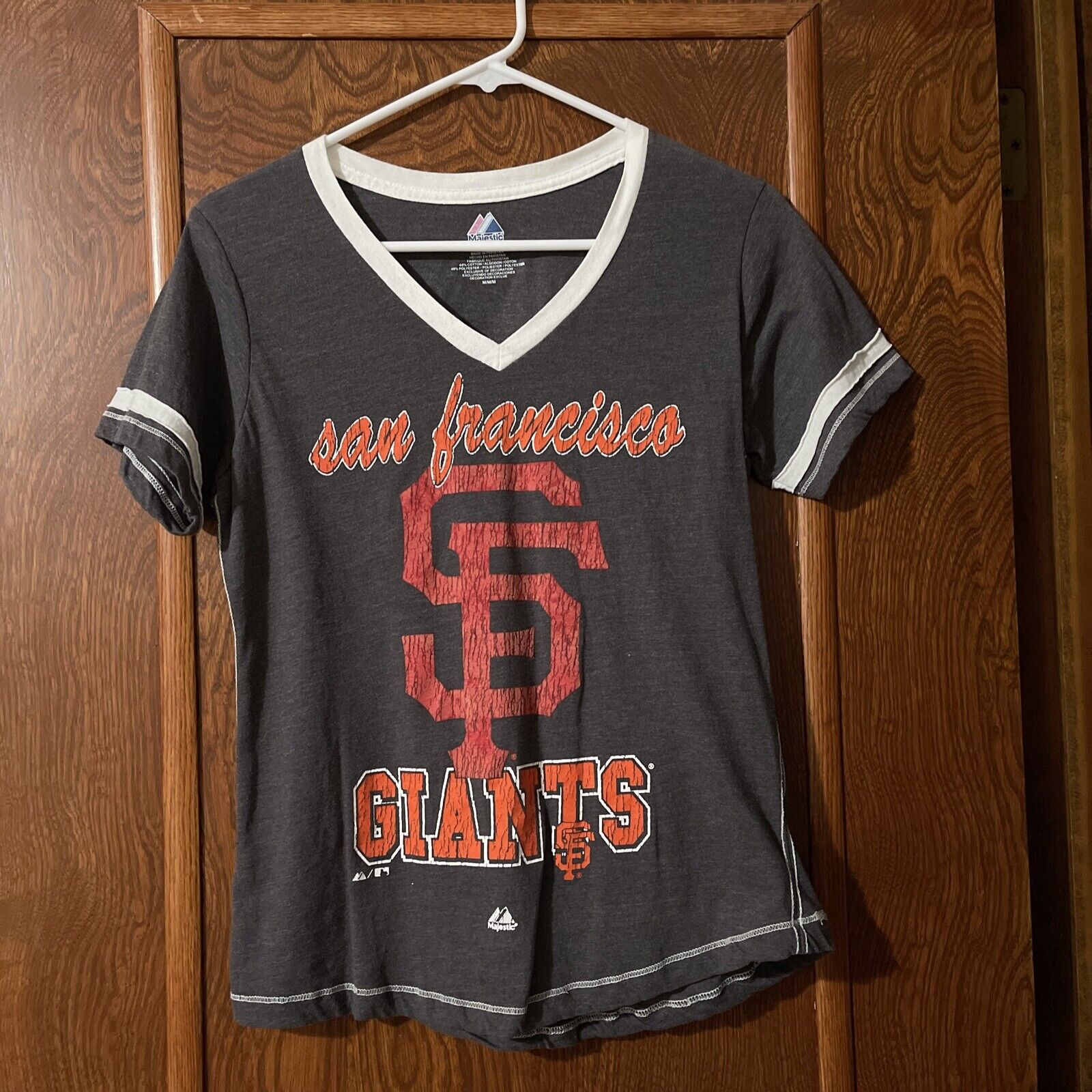 Womens San Francisco Giants Grey V-neck T-shirt Size M