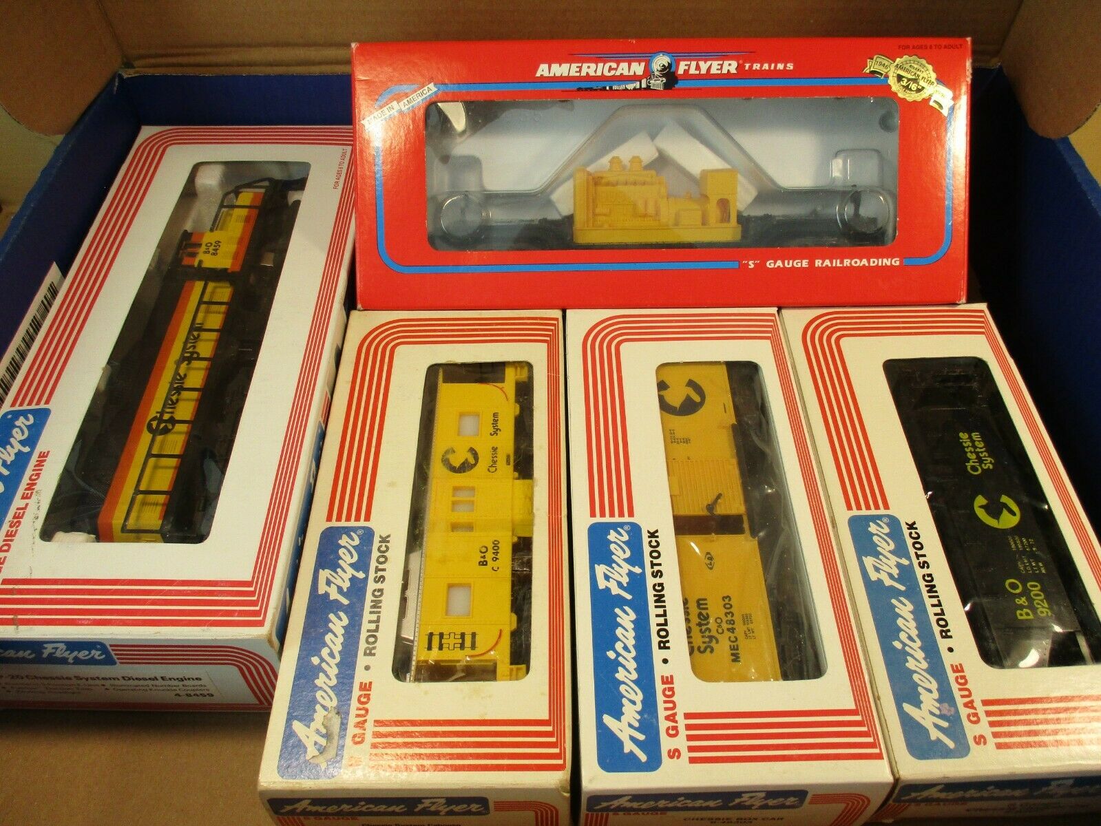 Am. Flyer / Lionel S Ga. Chessie Diesel And Four Freight Cars , Very Nice Group